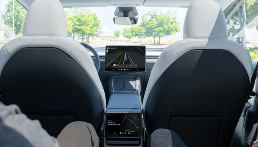 Tesla’nın sürücüsüz taksisi Robotaxi hizmete girdi