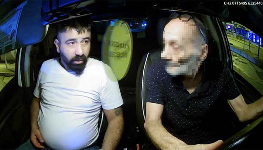 Şoföre saldırıp taksiyi gasbetti... 9 kilometre sonra kaza yapınca yakalandı Şoföre saldırıp taksiyi gasbetti... 9 kilometre sonra kaza yapınca yakalandı