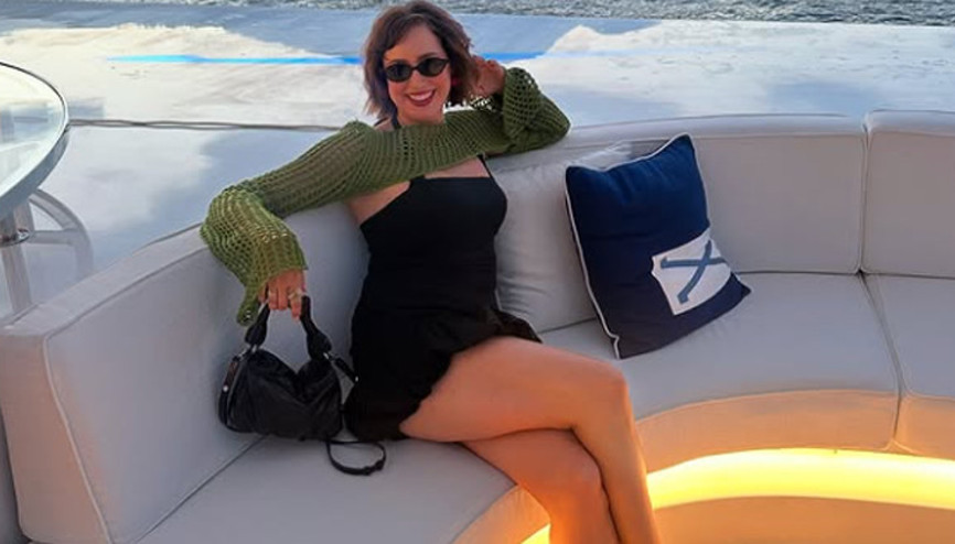 Dünyanın en ünlü evlilik dışı çocuğu... Babasının verdiği sus payı ile hayatını yaşıyor.. Lüks yatlar, özet jetler emrinde