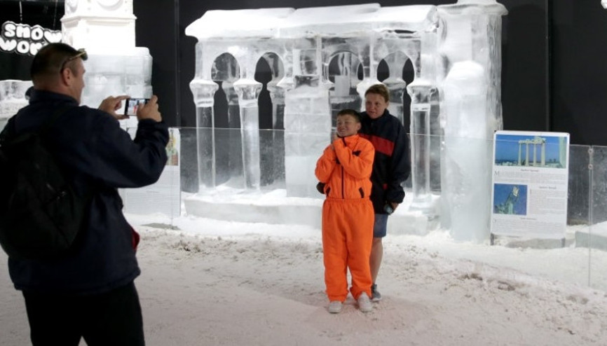 Antalyadaki bu tesise montla giriliyor... Kavurucu sıcaktan bunalan tatilciler burada serinliyor