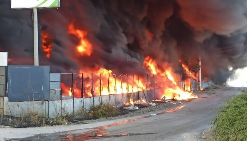 Alevlerin içinden Türk bayrağını böyle kurtardı
