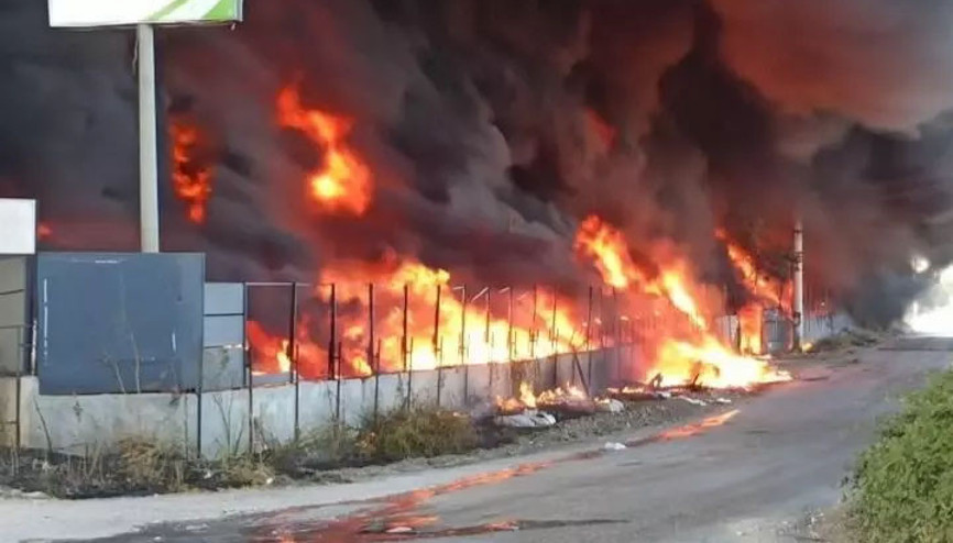 Alev alev yanan fabrikada kalan Türk bayrağını böyle kurtardı