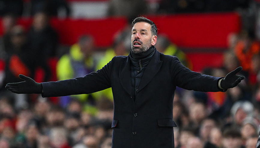 Leicester City, Ruud van Nistelrooyla yollarını ayırdı