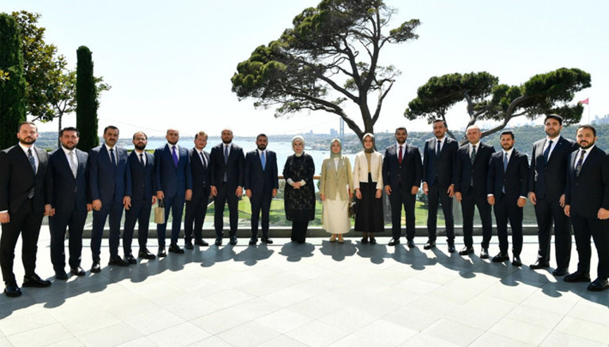 Emine Erdoğan, Türkiye Gençlik Vakfı Yönetim Kurulu ile bir araya geldi