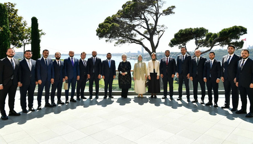 Emine Erdoğan, TÜGVA Yönetim Kurulu ile bir araya geldi