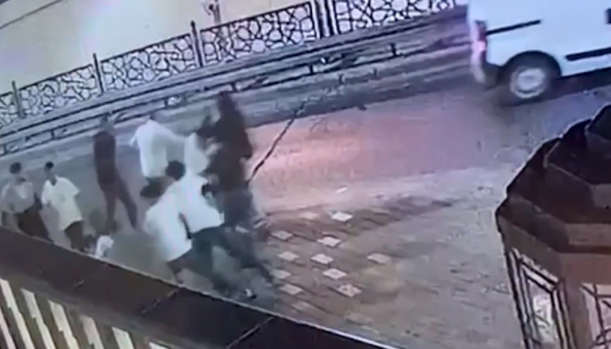 Taksim Meydanı’nda laf atma cinayeti kamerada 6 kişi döverek öldürdü