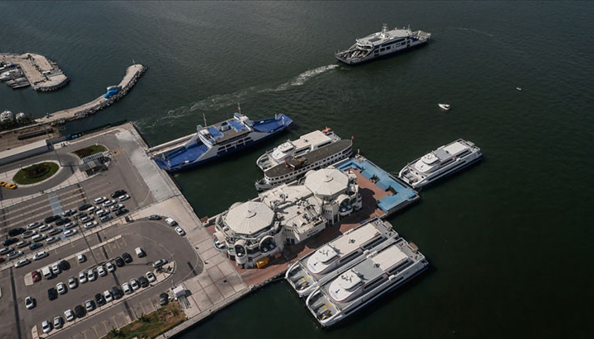 İzmirde kuvvetli rüzgar nedeniyle vapur seferleri iptal edildi