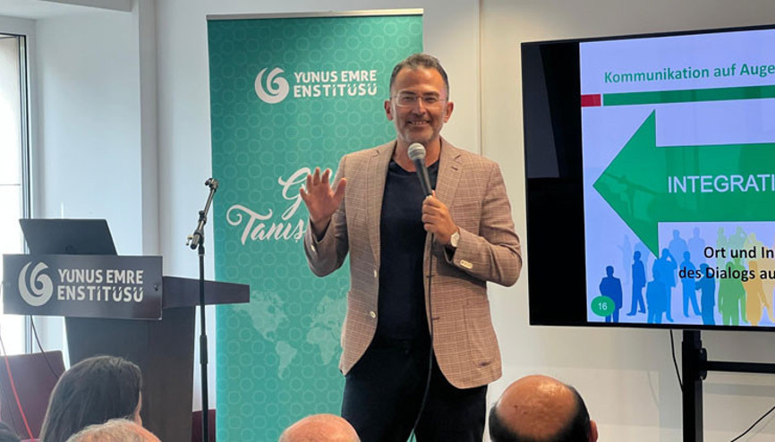 Fatih Çevikkollu Köln’ü yine güldürdü Fatih Çevikkollu Köln’ü yine güldürdü