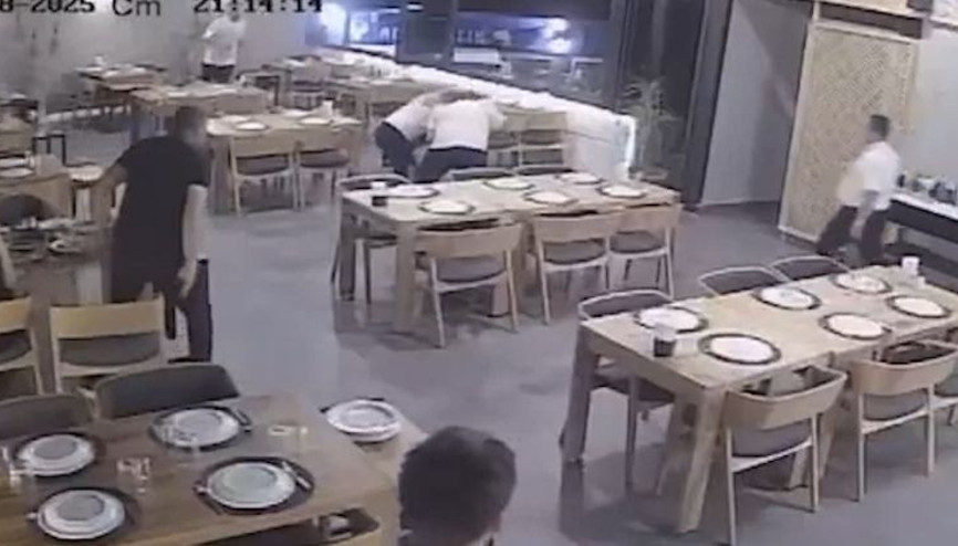 Restoranda yemek yerken ölüyordu Heimlich manevrasıyla kurtarıldı
