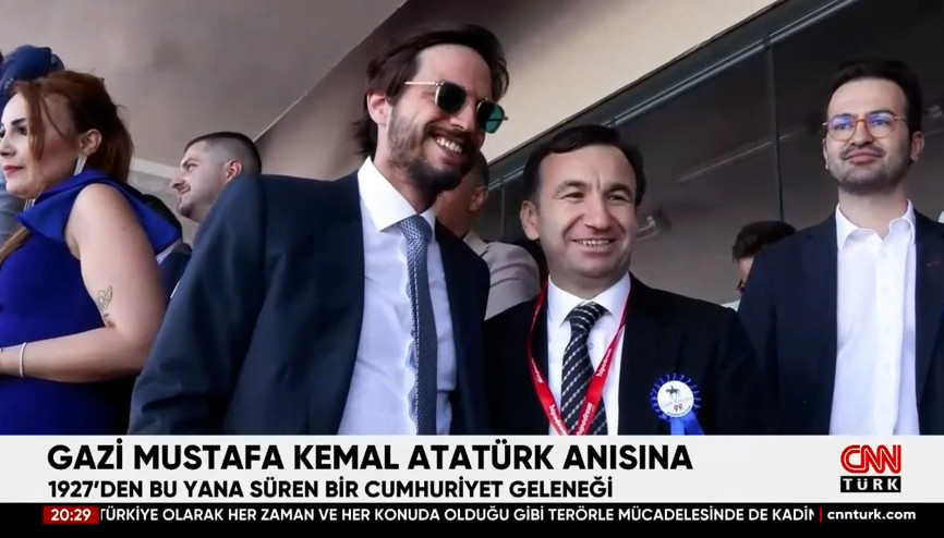 Gazi Koşusuna ünlü isimler akın etti Hipodromda şıklık yarışı