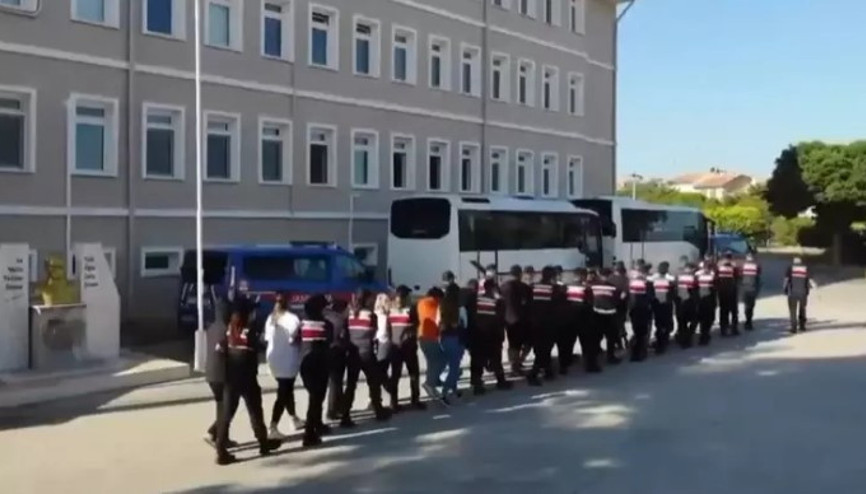 12 ilde dolandırıcı organize suç örgütlerine yönelik düzenlenen operasyonlarda 230 şüpheli yakalandı 12 ilde dolandırıcı organize suç örgütlerine yönelik düzenlenen operasyonlarda 230 şüpheli yakalandı