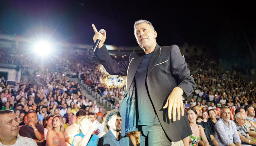 Konserine bilet aldı