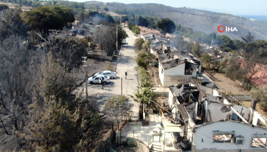 İzmirde yangın: 40 yıllık hatıraları küle döndü