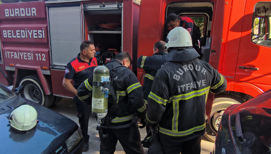 Burdurda iş merkezinde çıkan yangın kısa sürede söndürüldü