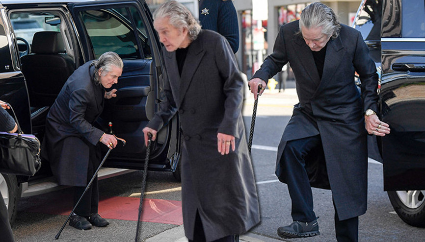 Hayranları onu son bir kez görmek için gün sayıyor… Ayağına milyonlar serdiler ama kabul etmedi… ‘Benim ömrüm sadece tek bir konsere yetecek’ Hayranları onu son bir kez görmek için gün sayıyor… Ayağına milyonlar serdiler ama kabul etmedi… ‘Benim ömrüm sadece tek bir konsere yetecek’