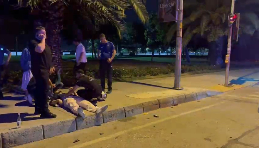 İstanbul - Kadıköy’de motosiklet ile otomobil çarpıştı: 2 yaralı İstanbul - Kadıköy’de motosiklet ile otomobil çarpıştı: 2 yaralı