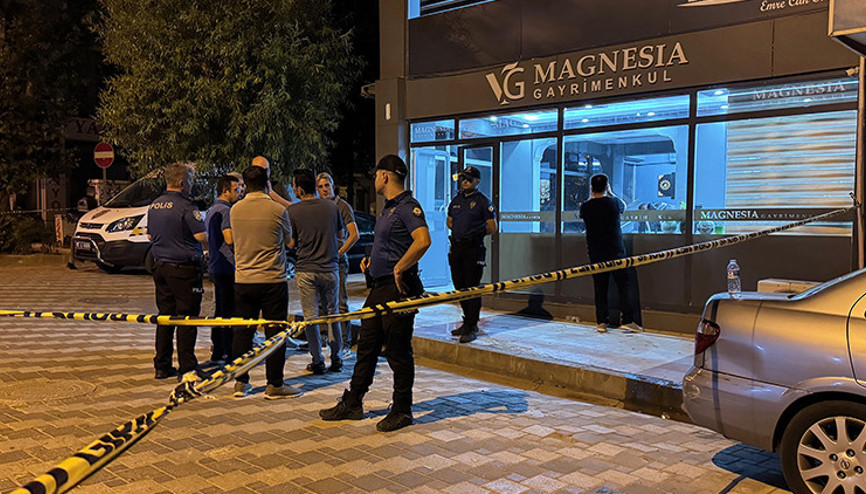 Manisada silahlı kavga: 1 ölü, 3 yaralı Manisada silahlı kavga: 1 ölü, 3 yaralı