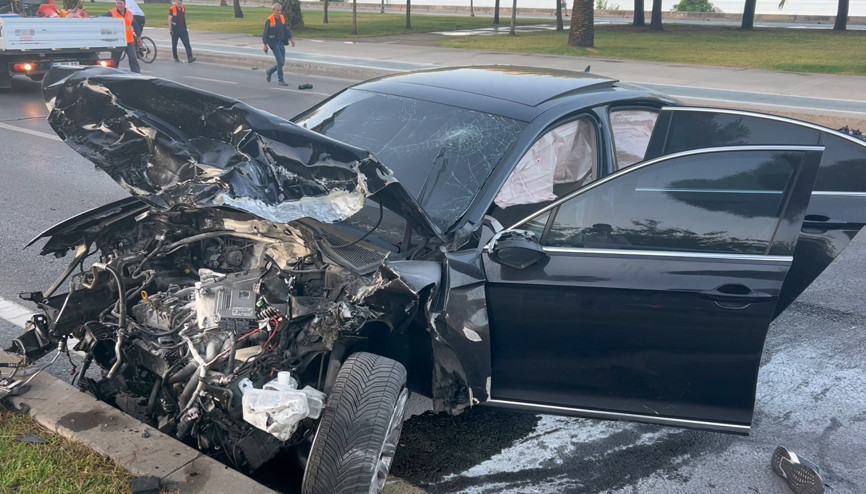 İstanbul- Kartal’da iki otomobil çarpıştı: 1’i ağır 3 yaralı İstanbul- Kartal’da iki otomobil çarpıştı: 1’i ağır 3 yaralı