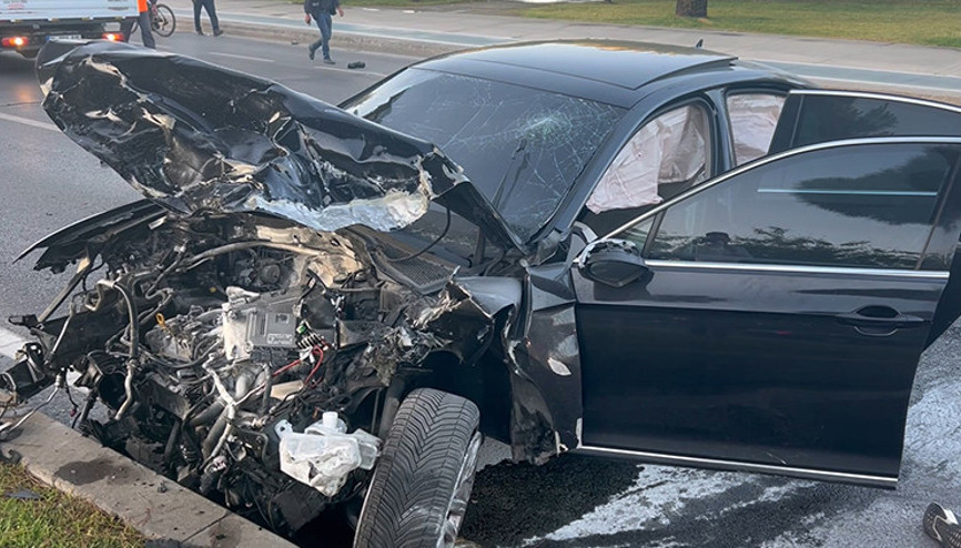Kartal’da feci kaza: 1’i ağır 3 yaralı Kartal’da feci kaza: 1’i ağır 3 yaralı