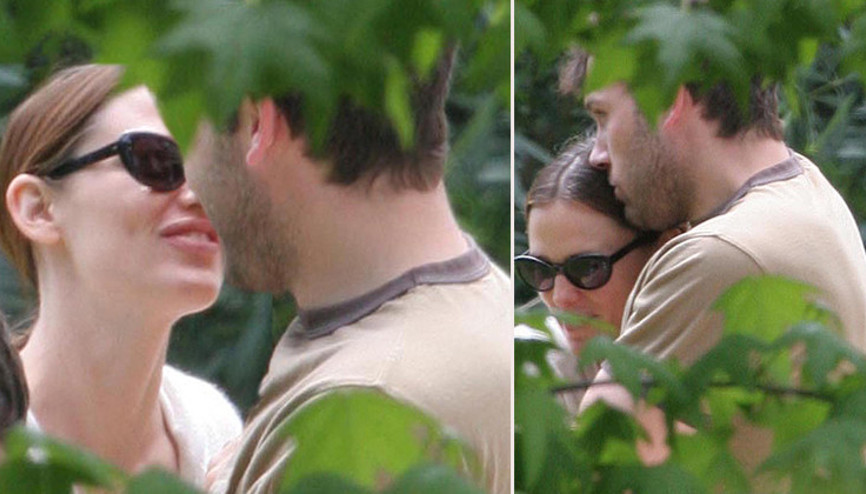 Varsa eski karısı, yoksa eski karısı... Senin yanında, yamacında bir evim olsa keşke...