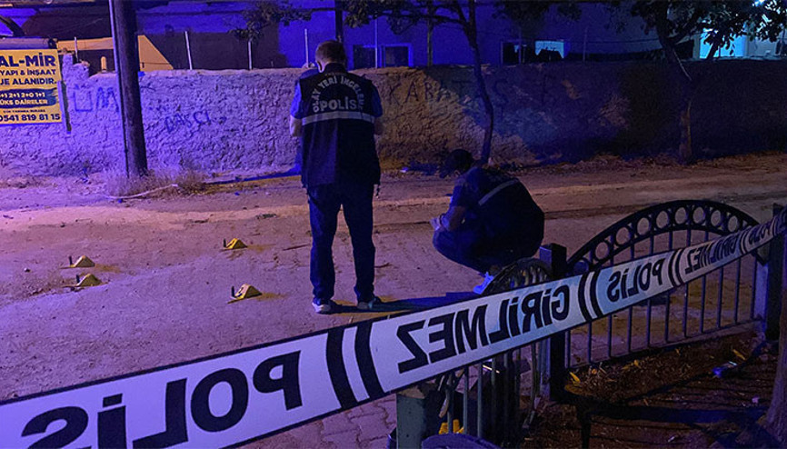 KADESten yardım isteyen kadının evine kurşun yağdı: Eve 4 kurşun isabet etti, camlar kırıldı