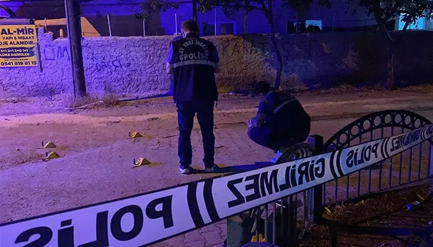 KADESten yardım isteyen kadının evine kurşun yağdı
