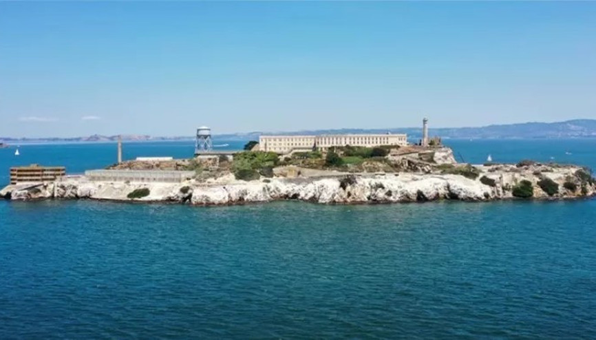 ABD Başkanı Trump, Florida’da düzensiz göçmenlerin tutulacağı tesiste incelemelerde bulundu