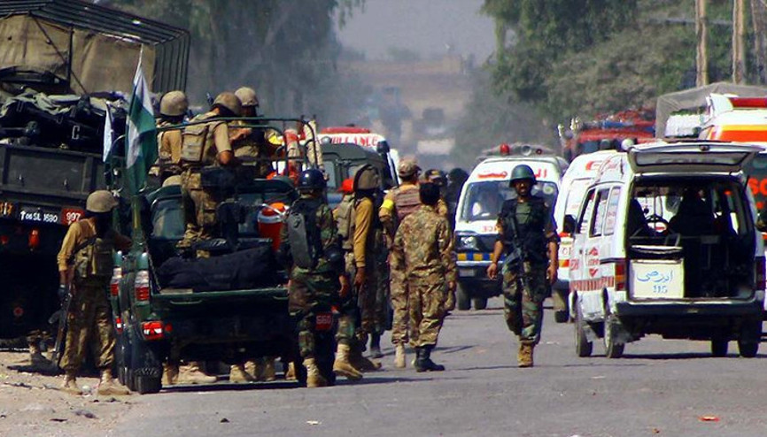 Pakistanlı yetkiliye bombalı suikast: 5 kişi yaşamını yitirdi
