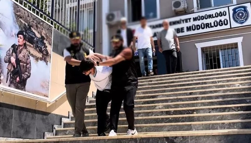 Güngörende bir kişiyi silahla öldürdüğü iddia edilen şüpheli, valizde saklanırken yakalandı