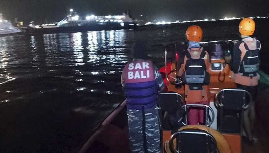 Feribot battı: 4 ölü, 30 kayıp