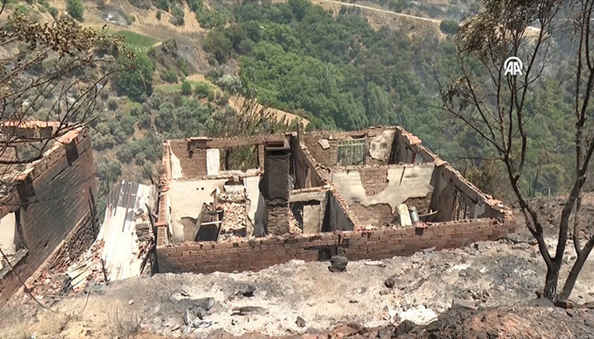 İzmirin Ödemiş ilçesindeki orman yangınında hem kendi evini hem de komşularının evini korudu