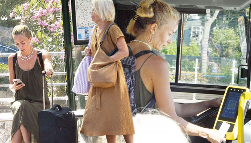 Otobüste ünlü var Ekonomik Bade