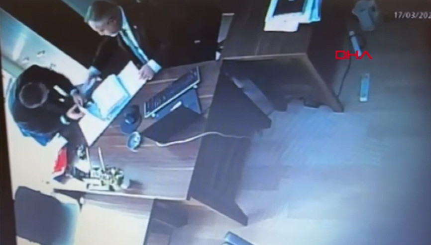 Beylikdüzü’nde rüşvet operasyonunda 18 vergi müfettişi tutuklandı Rüşvet pazarlığı kamerada