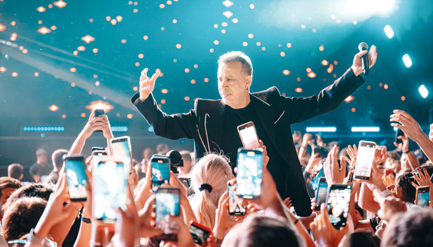 Rock’la başladı türküyle coşturdu