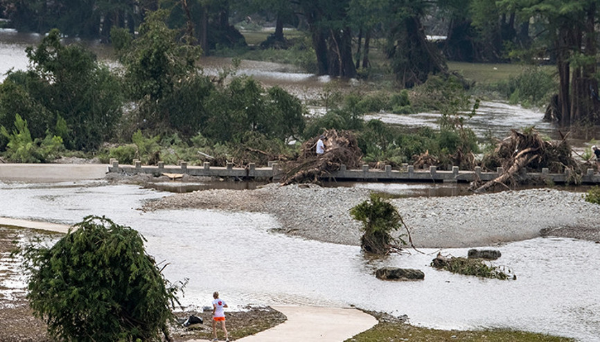 ABDde sel felaketinin bilançosu ağırlaşıyor: 15i çocuk en az 50 kişi hayatını kaybetti