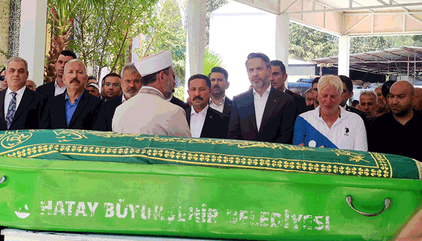 Bakan Bayraktar, vefat eden teyzesinin Hataydaki cenaze törenine katıldı