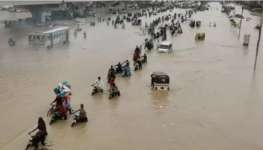 Pakistan’da Muson yağmurları doğal afete dönüştü: Çok sayıda ölü