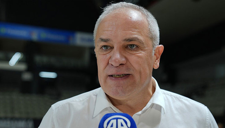 A Milli Kadın Basketbol Takımı başantrenörü Ekrem Memnun ile yollar ayrıldı