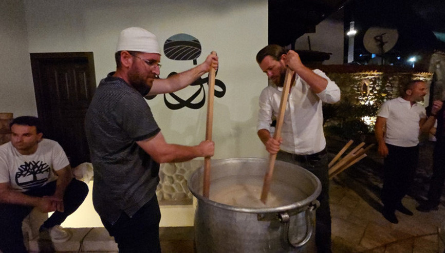 Prizren’de Osmanlı mirası tekkede aşure kazanları kaynıyor