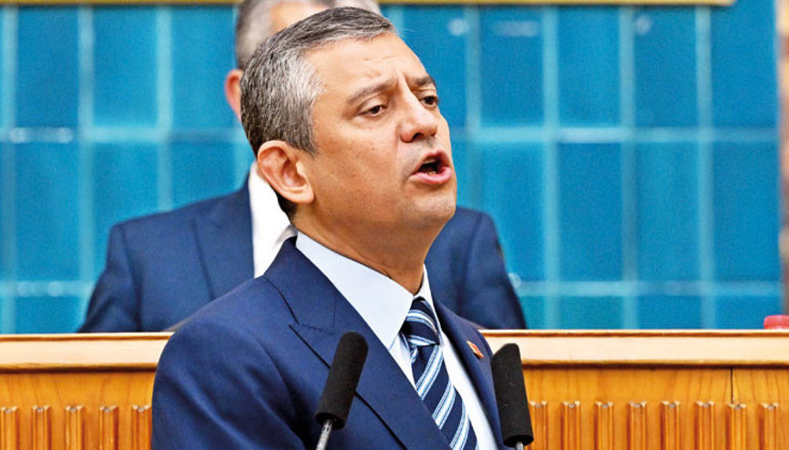 Özel’den eleştirilere yanıt: ‘Darbe’ değil direnme hakkım