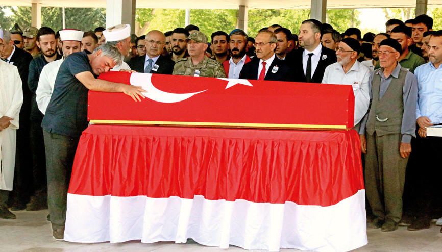 Vatan size minnettar... Şehitlerimizi yüreğimize gömdük