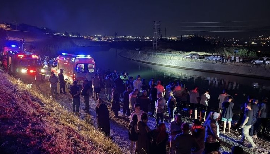 Sulama kanalına devrilen otomobildeki baba ve oğlu öldü, çok sayıda yaralı var