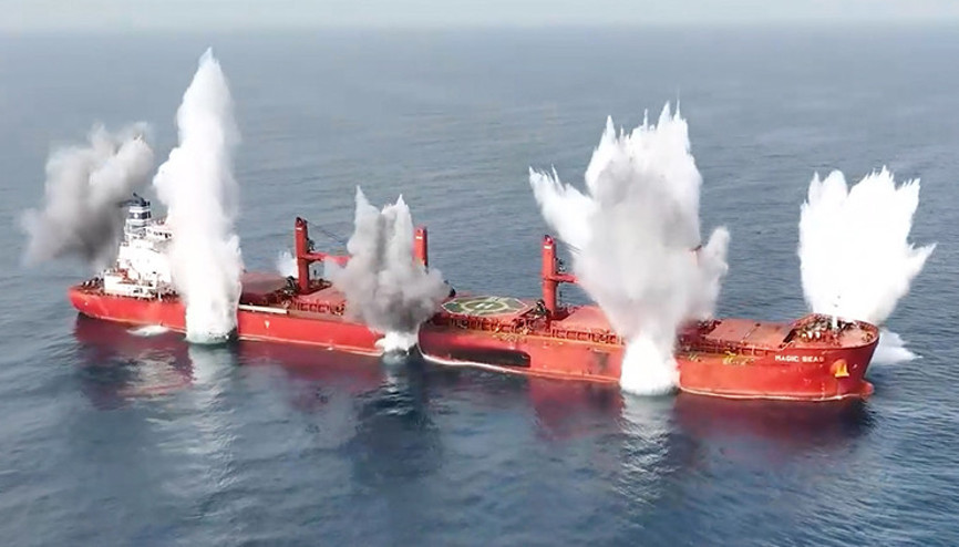 Husiler Kızıldenizde Magic Seas gemisini batırdı: 3 İHA ve 5 balistik füzeyle saldırı