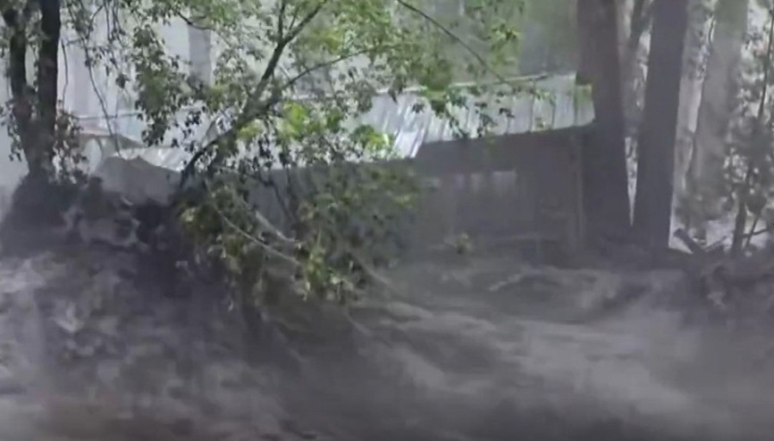 ABDde bir köyü sel vurdu: 2si çocuk 3 kişi hayatını kaybetti