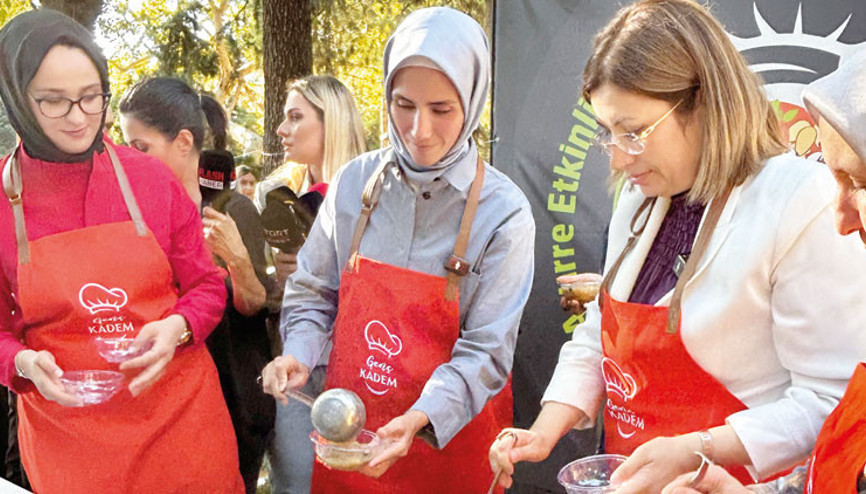 KADEM’den 1500 kişiye aşure