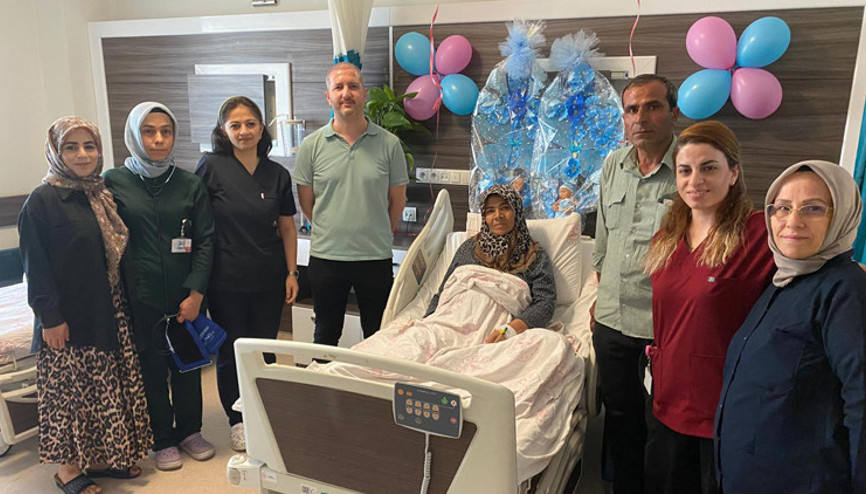 53 yaşındaki kadın ikiz bebek dünyaya getirdi