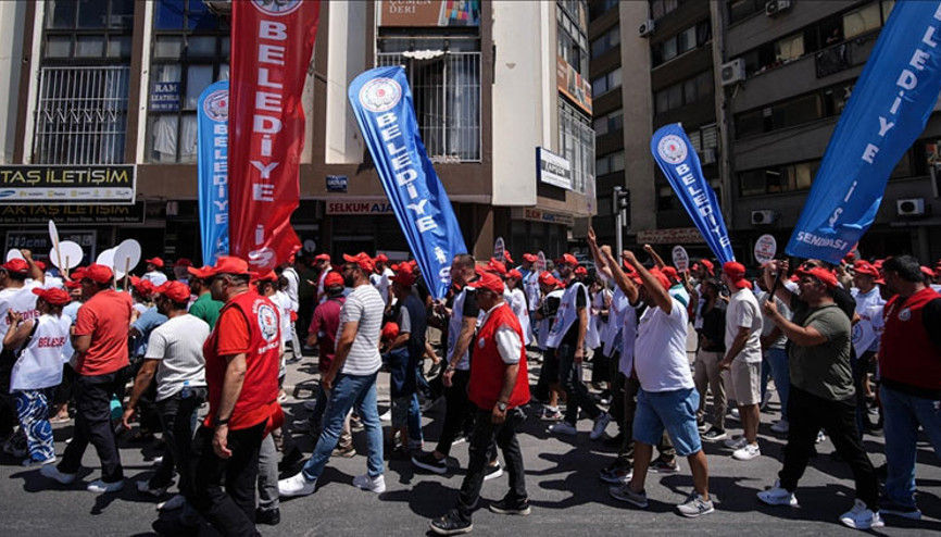 İzmir Büyükşehir Belediyesinin işten çıkardığı işçiler eylemlerini sürdürüyor