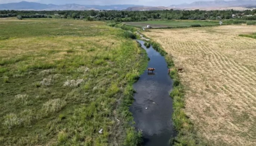 Van Gölü çekildi, iki mahalle arası mesafe karadan 1 kilometreye düştü