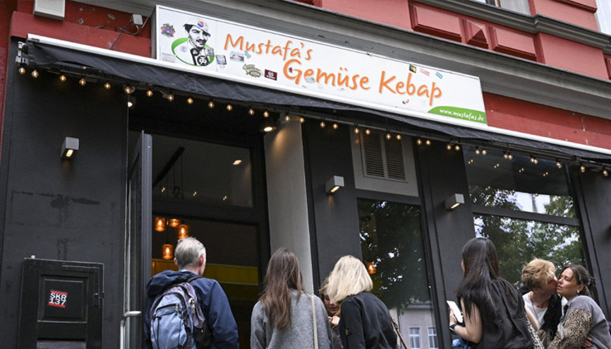 Berlin’in efsane dönercisi taşındı Berlin’in efsane dönercisi taşındı