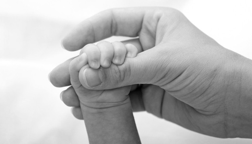 Doğduktan bir gün sonra terk edildiği söylenmişti, 37 yıl sonra geçmişinin peşinde... Evlat edinme dolandırıcılarının eline mi düştü